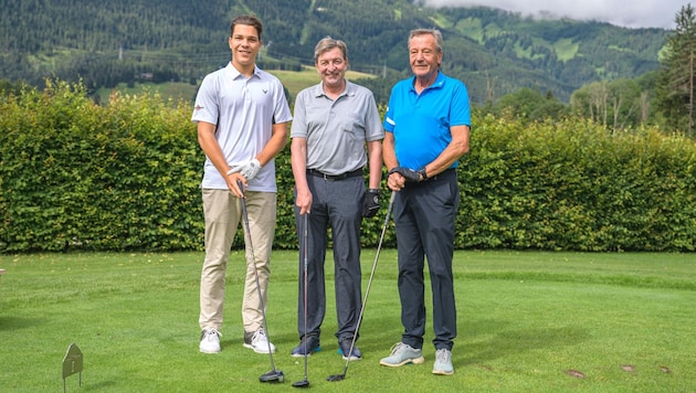 At the charity golf tournament: Niklas Schierhackl, Franz Dengg and Johann Hosp (from left) (Bild: Franz Oss)