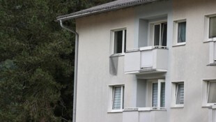 Der Vierjährige fiel in Weyer durch ein Fliegengitter im geöffneten Fenster.
