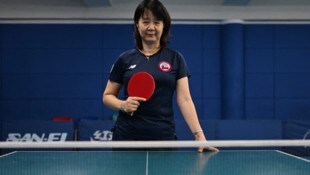 Die 58-jährige Tischtennisspielerin Zhiying Zeng wird bei den Olympischen Spielen in Paris mit ...