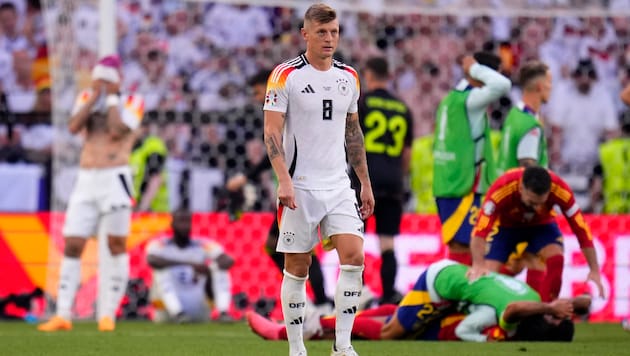 Bitteres Karriereende für Toni Kroos im EM-Viertelfinale gegen Spanien.  (Bild: AP ( via APA) Austria Presse Agentur/ASSOCIATED PRESS)