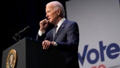 Joe Biden wurde positiv auf Corona getestet, hat aber aktuell nur leichte Symptome. (Bild: AP)