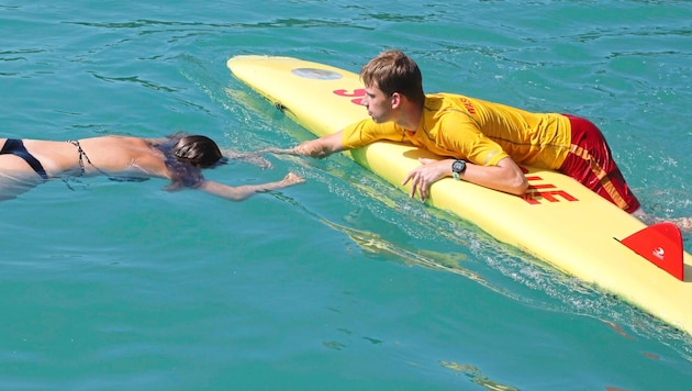 Schwimmhilfen können zur eigenen Sicherheit verwendet werden. 