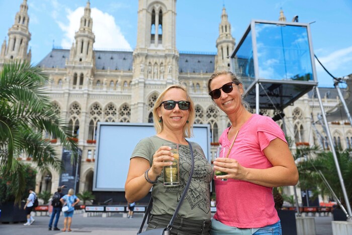 A culinary journey around the world awaits at the Film Festival on Rathausplatz - in the middle ...