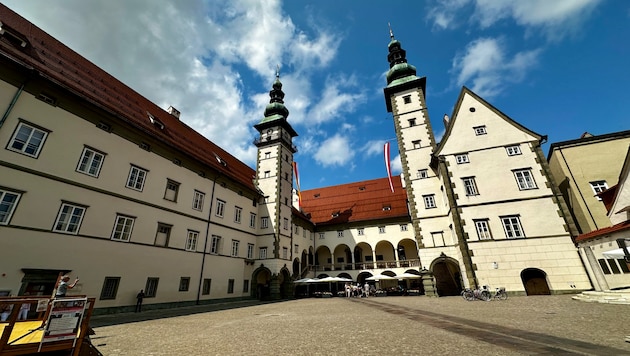 In einer außerordentlichen Sitzung des Kärntner Landtags wollen die Parteien ihre Themen in den Vordergrund rücken. (Bild: Steiner Clara Milena)