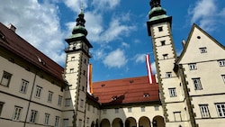 Die Sonne lässt das Landhaus in Klagenfurt strahlen, während drinnen die letzte Landtagssitzung vor der Sommerpause über die Bühne geht. (Bild: Steiner Clara Milena)