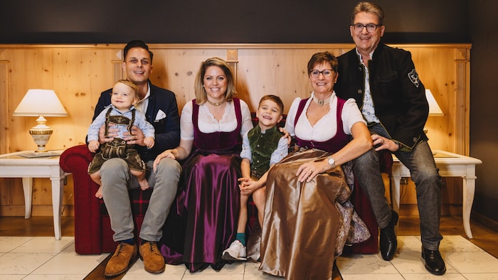 Das Hotel Tauernhof liegt – ruhig und doch zentral – direkt im Ortskern von Kaprun. Das 4-Stern-Hotel vereint hochklassigen Service mit einer persönlichen Atmosphäre, ideal für einen unvergesslichen Sommerurlaub in den Bergen.