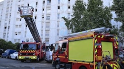 Bei einem Brand in einem Wohnhaus in Nizza sind mindestens sieben Menschen ums Leben gekommen.