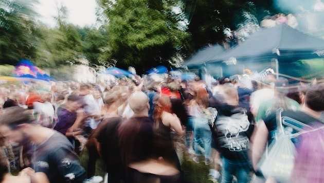 Psychedelic Trance beim Zauberflötenspielplatz. Beim zweiten Sommer-DJ-Event am Samstag sorgte das Sonus Sonorum Collective für ausgelassene Stimmung. (Bild: Martin&Klein)