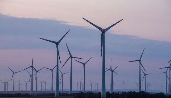 Bis dato blinken die Windkraftanlagen die ganze Nacht.