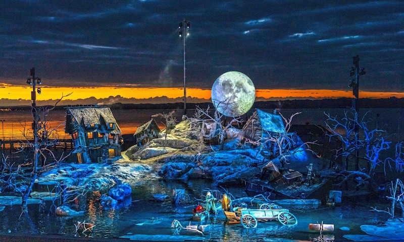 Spectacular stage set in Lake Constance (Bild: APA/DIETMAR STIPLOVSEK / APA / picturedesk.com)