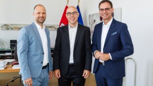 Wirtschaftslandesrat Marco Tittler mit WIFO-Direktor Gabriel Felbermayr und Markus Wallner ...