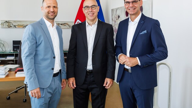 Wirtschaftslandesrat Marco Tittler mit WIFO-Direktor Gabriel Felbermayr und Markus Wallner (v.l.). (Bild: Land Vorarlberg/Bernd Hofmeister)