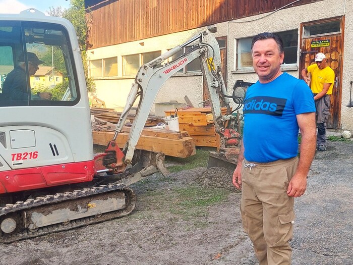 Manfred Lenger was in action on Thursday with two helpers.