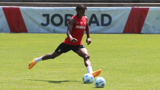 ÖFB striker Junior Adamu put in a good performance at Freiburg's first training session in Schruns on Thursday. (Bild: Peter Weihs/Kronenzeitung)