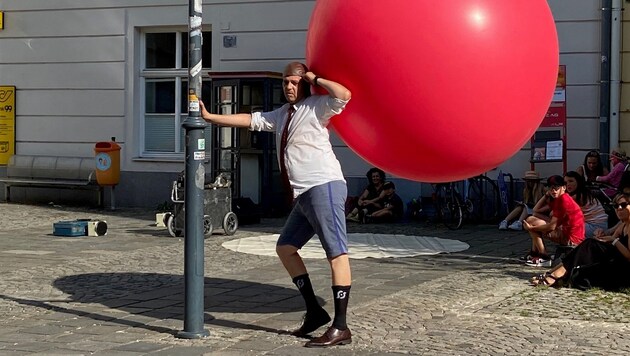 An 40 Auftrittsorten rund um die Landstraße gibt es Acts, Shows und Musik (Bild: Liz Blur)