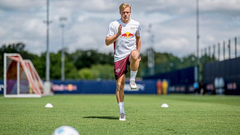 Xaver Schlager returned to the pitch for individual sessions. (Bild: Foto: RB Leipzig / Motivio)