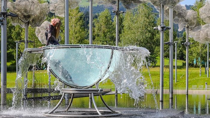 „Water Ballet“ und das unter den funkelnden Kristallwolken mit der grandiosen Artistin Svetlana ...