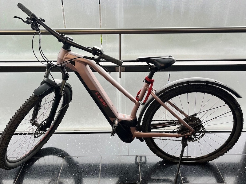 Stolen e-bike of the brand Cube (Bild: Polizei)