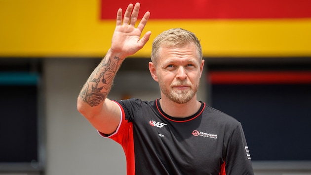 Kevin Magnussen winkt Haas zum Abschied. (Bild: AFP/APA/Jure Makovec)