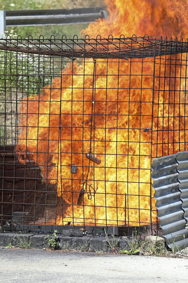 The training concluded with a demonstration of the spectacular effects of a fire. (Bild: Büro Feuerwehrreferent)