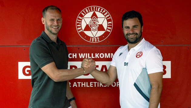 Martin Kreuzriegler signs for GAK. (Bild: GAK)