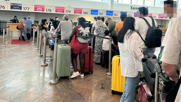 Passengers at Schwechat are currently being asked to travel with hand luggage only. Check-in and boarding processes for several airlines are down. (Bild: zVg)