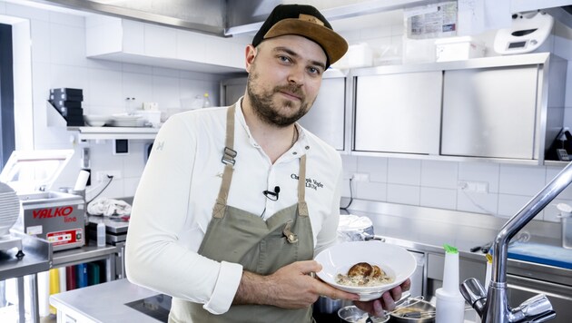 Christoph Vogler from Aelium cooks a chanterelle dish this week to match the season. (Bild: Antal Imre)