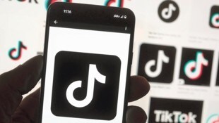 2,1 Millionen Menschen nutzen TikTok in Österreich monatlich, wenige davon sind älter als 49 (Bild: AP ( via APA) Austria Presse Agentur/Copyright 2022 The Associated Press. All rights reserved)