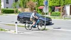 Der neue Radweg in Scharnstein entlang der B 120 sorgt für viel Verwirrung und oft auch für sehr brenzlige Situationen (Bild: Dostal Harald)