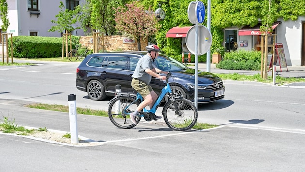 Der neue Radweg in Scharnstein entlang der B 120 sorgt für viel Verwirrung und oft auch für sehr brenzlige Situationen (Bild: Dostal Harald)