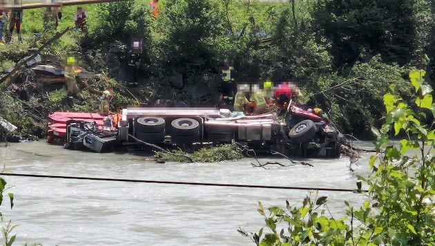 Kurz nach 13 Uhr kam es zu dem Unfall (Bild: ZOOM Tirol/Krone KREATIV)