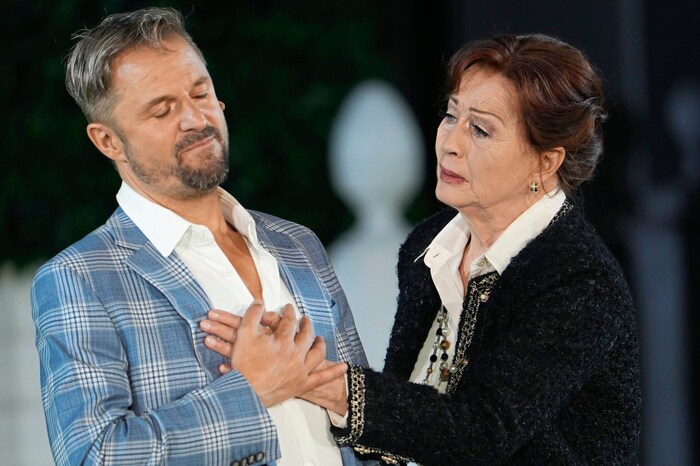 Philipp Hochmair mit Andrea Jonasson