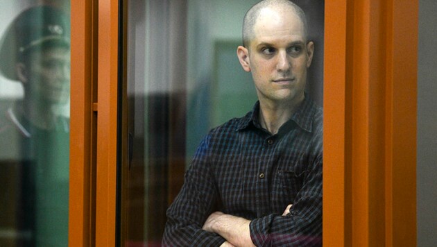 The "Wall Street Journal" reporter Evan Gershkovich, who was imprisoned in Russia, is released. (Bild: AP/Uncredited)