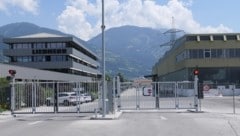 Kurzarbeit oder nicht? Für Hunderte Mitarbeiter am Werk in Lienz heißt es in den nächsten Tagen zittern. Geht es nach dem AMS, dürfte das Vorhaben wohl nicht genehmigt werden. (Bild: Martin Oberbichler)