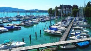 In der Marina von Schörfling am Attersee entdeckte die Familie den im Wasser treibenden toten Regauer (73). (Bild: Wolfgang Spitzbart)