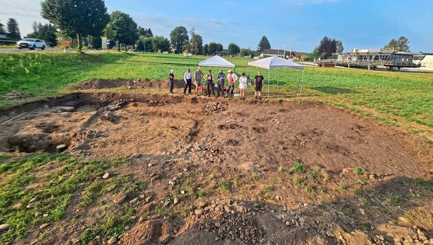 The perpetrators left 22 holes in the excavation field - and probably also stole some of the ...