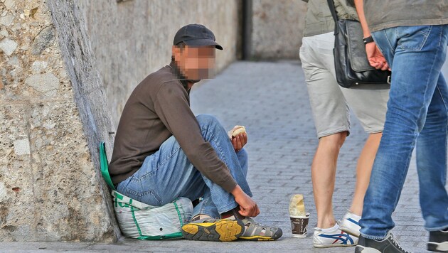 Im Sommer tragen die meisten Betroffenen zu viele Schichten, unter anderem wegen Traumatisierung.