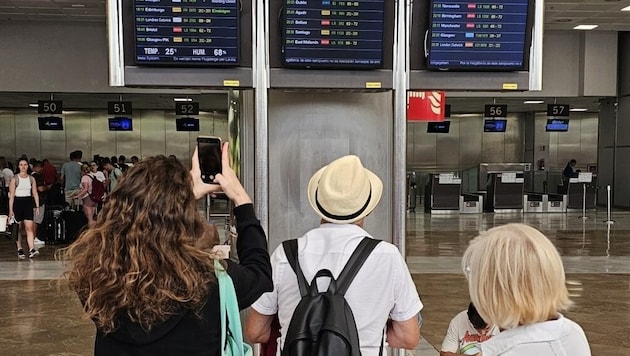 Numerous passengers were stranded on Friday and airline staff were of little help. (Bild: Ed Ricker)