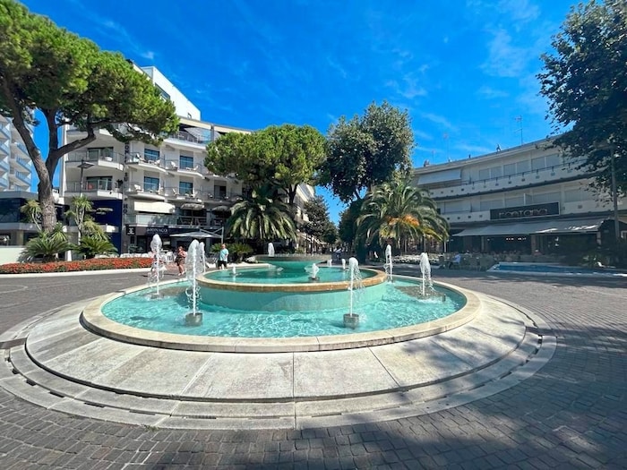 Piazza Fontana - the water here is also flawless.