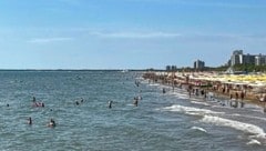 In Lignano wird derzeit nach einem 63-jährigen Italiener gesucht, der bei einem Gewitter schwimmen gegangen ist (Archivbild). (Bild: Rojsek-Wiedergut Uta)