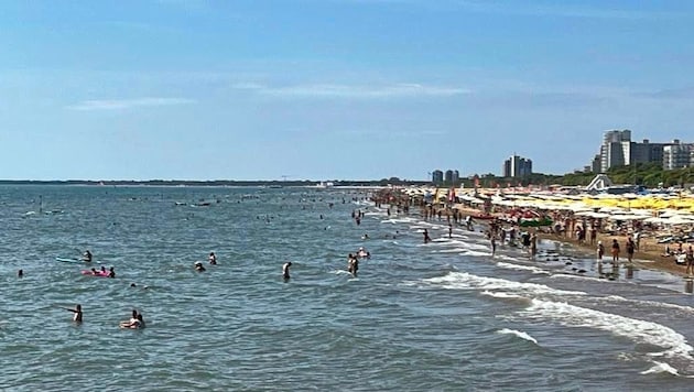 A search is currently underway in Lignano for a 63-year-old Italian man who went swimming during a thunderstorm (archive image). (Bild: Rojsek-Wiedergut Uta)