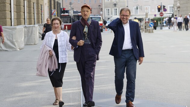 Galerist Daniel Blau (Mitte) kam mit seiner Gattin Maria Kern und Galerist Armin Kunz zum Konzert von Currentzis. (Bild: Tschepp Markus)