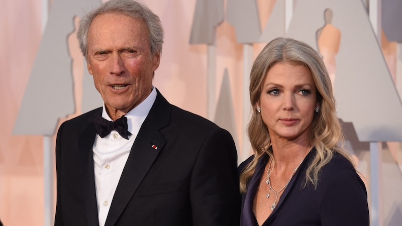 Eastwood und Sandera lernten sich kennen, als sie als Hostess in seinem Mission Ranch Hotel in Carmel-by-the-Sea, Kalifornien, beschäftigt war. (Bild: APA/MARK RALSTON / AFP)