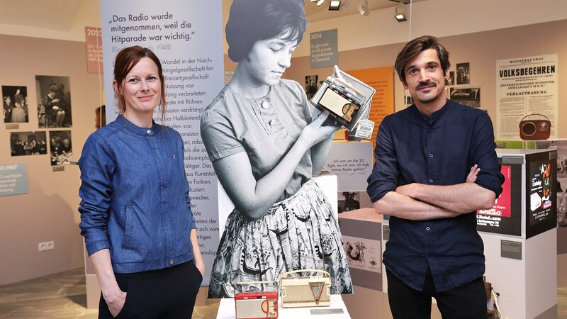 Die Kuratoren Maria Froihofer und Thomas Felfer in der Ausstellung im Museum für Geschichte in Graz (Bild: UMJ/J.J.Kucek)