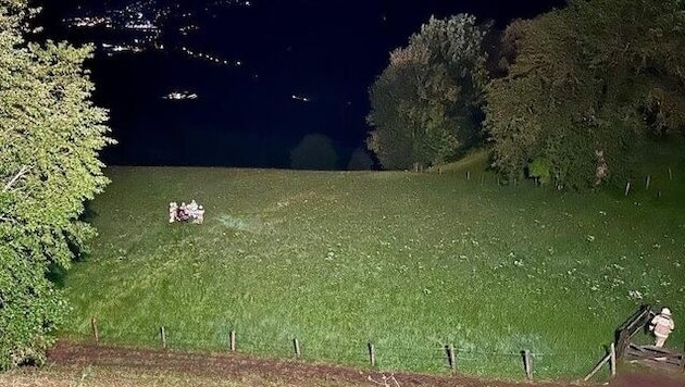 The quad bike driver remained lying at the bottom of the embankment. (Bild: FF St. Johann im Pongau)