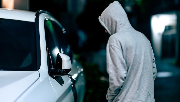 Der Unbekannte wollte sich mit dem Auto des 70-Jährigen aus dem Staub machen (Symbolbild). (Bild: naka)