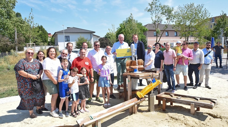 Neben Naturerlebnis für Spaziergänger gibt es hier einen Wasserspielplatz für Kinder und Gelegenheiten zur sportlichen Aktivität (Bild: Josef Vorlaufer)