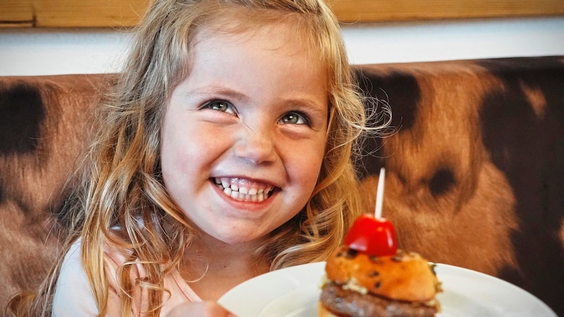 Der perfekte Miniburger dürfte dem Blick nach schmecken! (Bild: Pail Sepp/Sepp Pail)