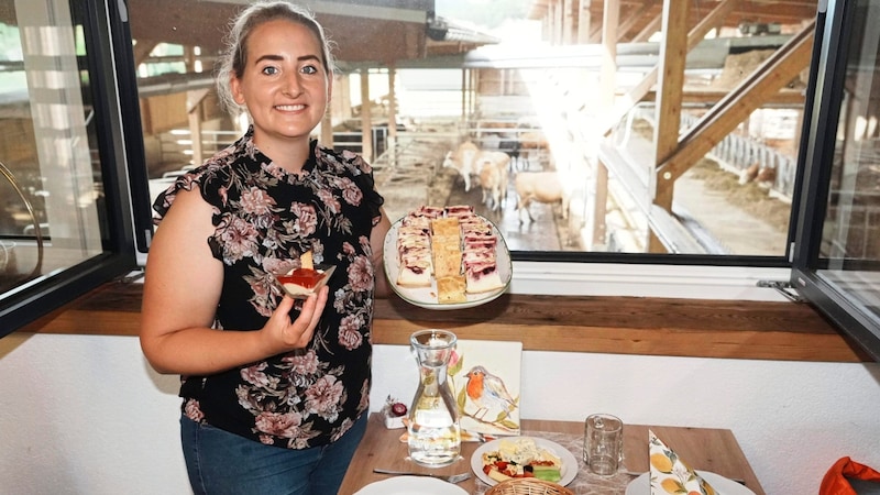 Köstliches Frühstück mit Blick auf die Produzentinnen (Bild: Pail Sepp/Sepp Pail)