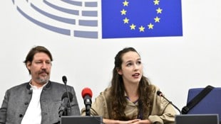 Die grünen EU-Mandatare Thomas Waitz und Lena Schilling enthielten sich bei der Abstimmung über ...